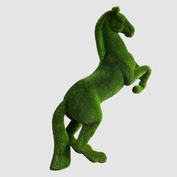 Hareketin ve özgürlüğün sanatsal yorumu: At heykeli şimdi satışta.